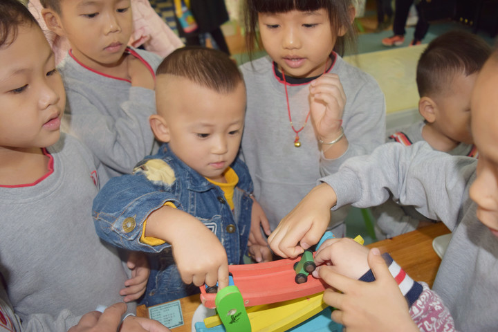小小的手兒，大大的愛 ——少年宮小寶寶到公明二幼觀摩體驗(yàn)啦