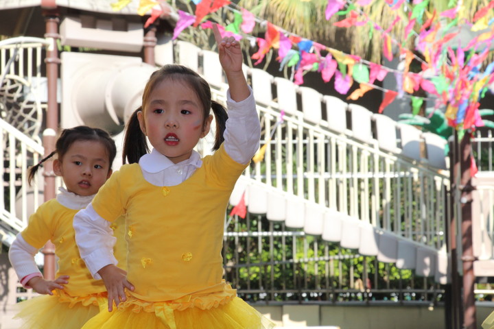 炫彩多世界，走向新時(shí)代”慶集團(tuán)20周年級(jí)組決賽暨頒獎(jiǎng)典禮