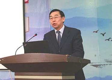 卜祥林校長為干部、教師進(jìn)行課堂教學(xué)全員培訓(xùn)